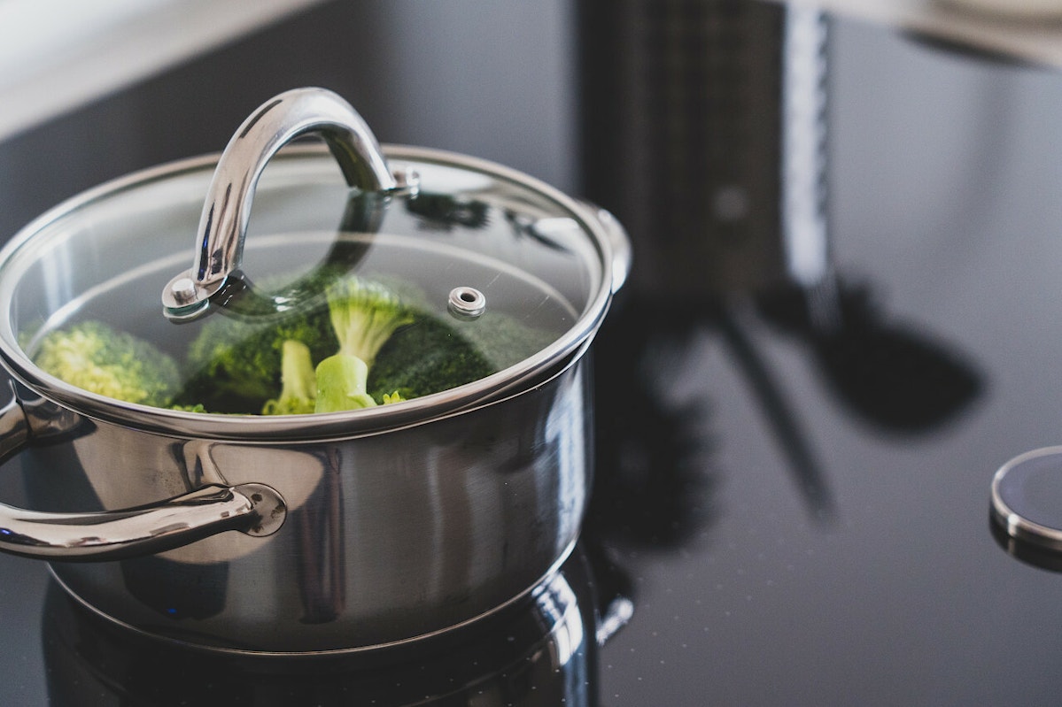 6 solutions pratiques pour ranger les couvercles de casseroles